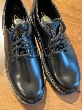 Clarks Women’s Black Leather Lace-Up Shoes